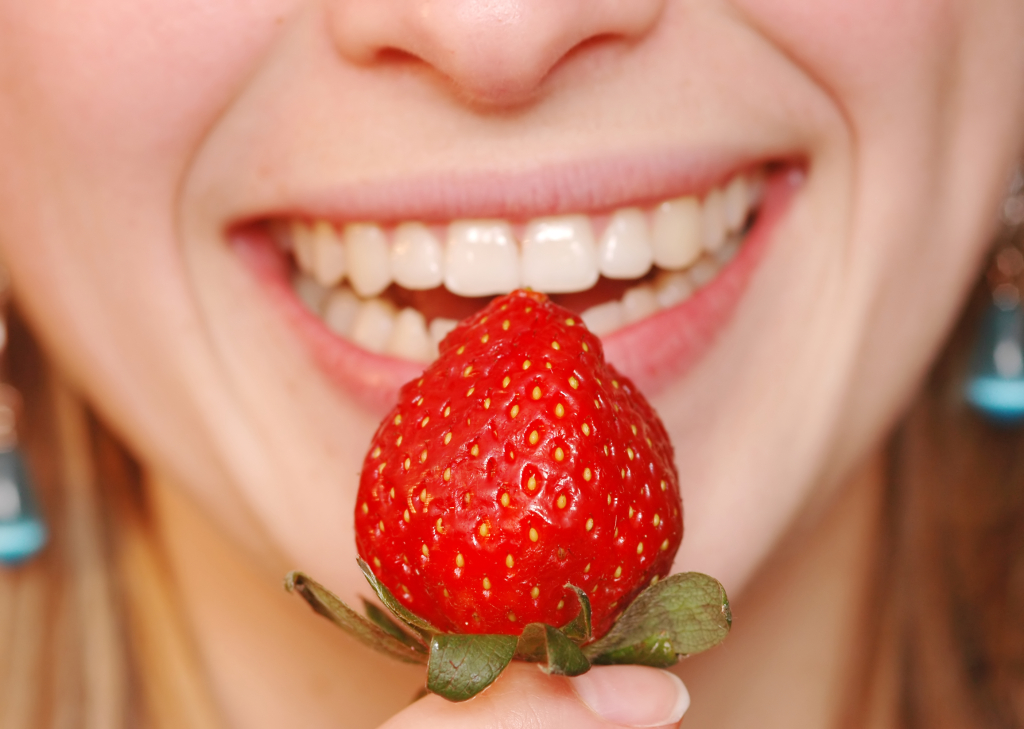 foods that can actually help whiten your teeth